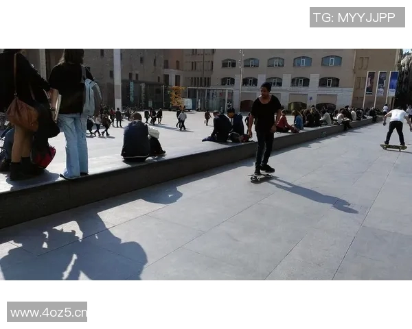 深圳滑板队的中路突破战术与技巧解析探讨